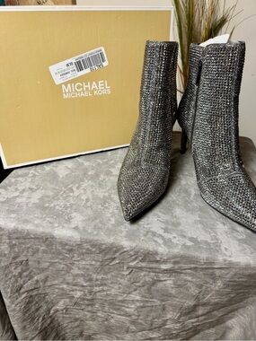 Brand New Michael Michael Kors Alina Flex Bootie 9M